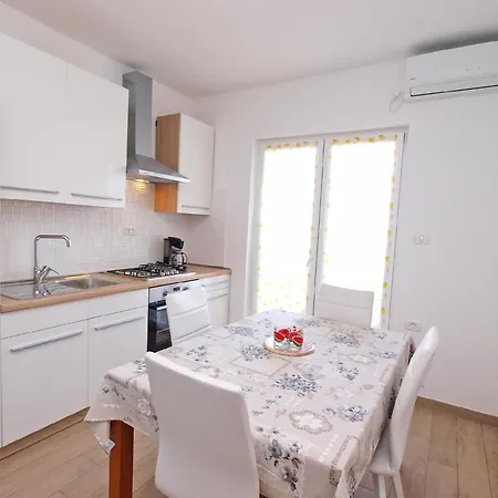 Apartment Fuer 5 Personen Ca 55 Qm In Pula, Istrien Istrische Riviera